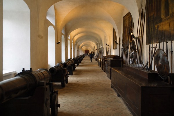 The long cannon hall of Krigsmuseet in the old Royal Arsenal on Slotsholmen